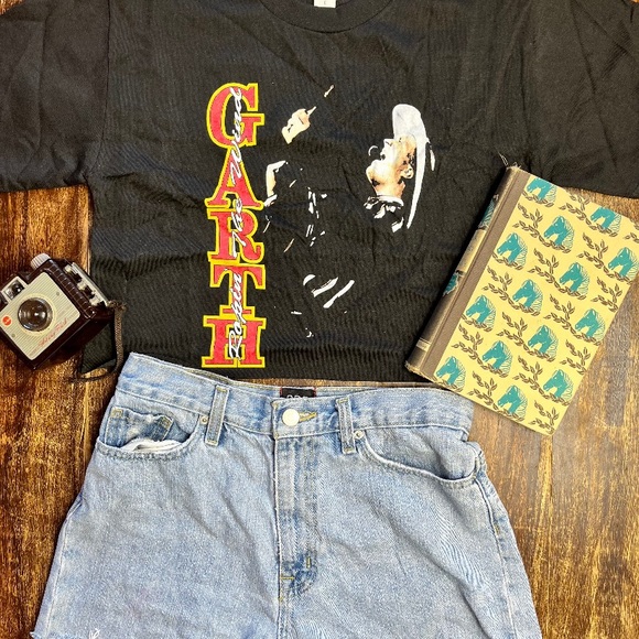 GARTH BROOKS- ROPIN THE WIND GRAPHIC COUNTRY WESTERN CROP TOP - Picture 1 of 1